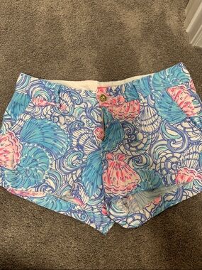 Lilly Pulitzer Seashell-Print Jean Shorts in Blue & Pink